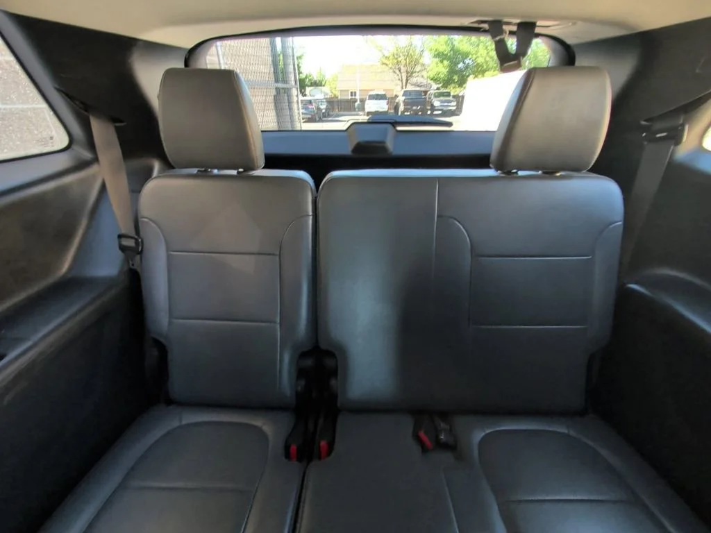Used 2019 IRIDESCENT PEARL TRICOAT Chevrolet LT Leather image 16