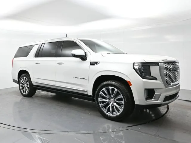 Used 2021 WHITE FROST TRICOAT GMC Denali image 1