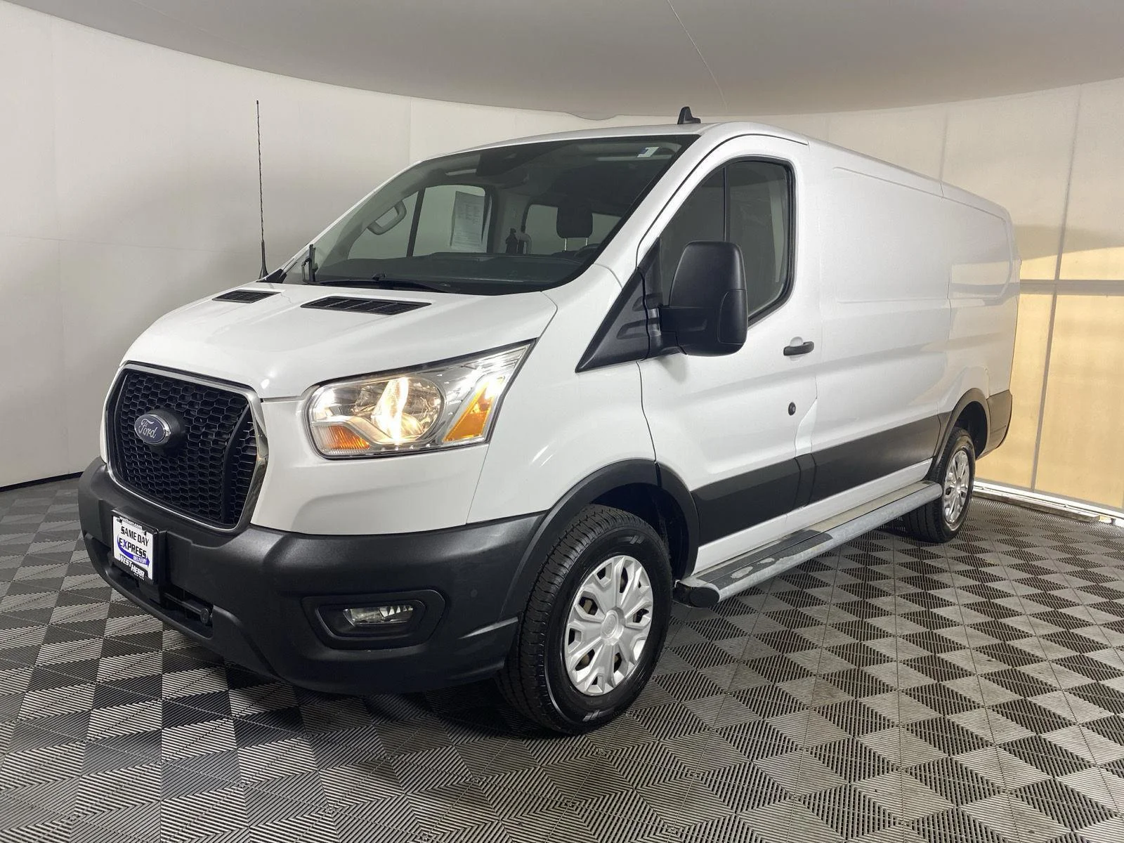Used 2021 Oxford White Ford 250 image 9