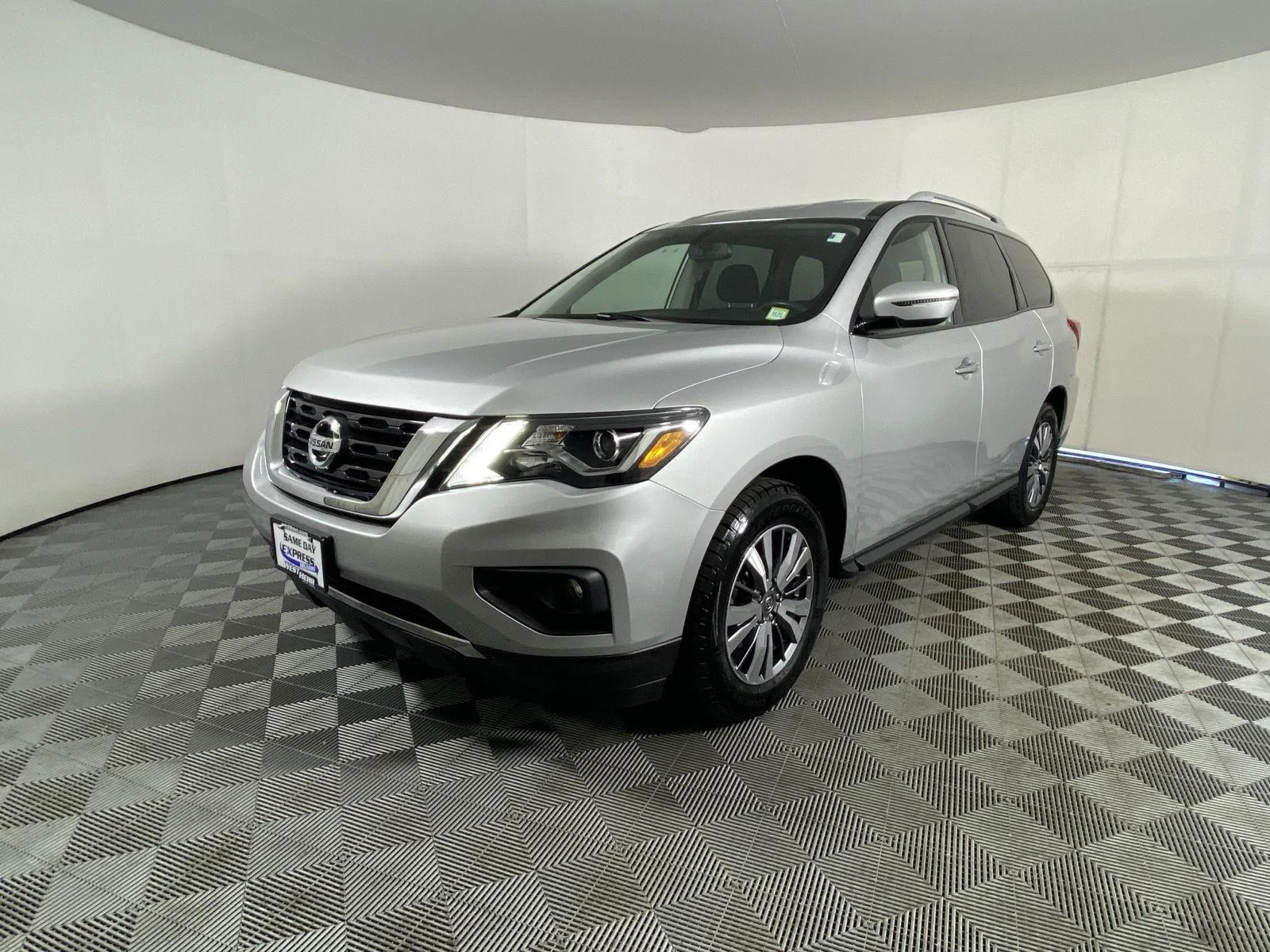 Used 2019 Brilliant Silver Metallic Nissan SV image 3