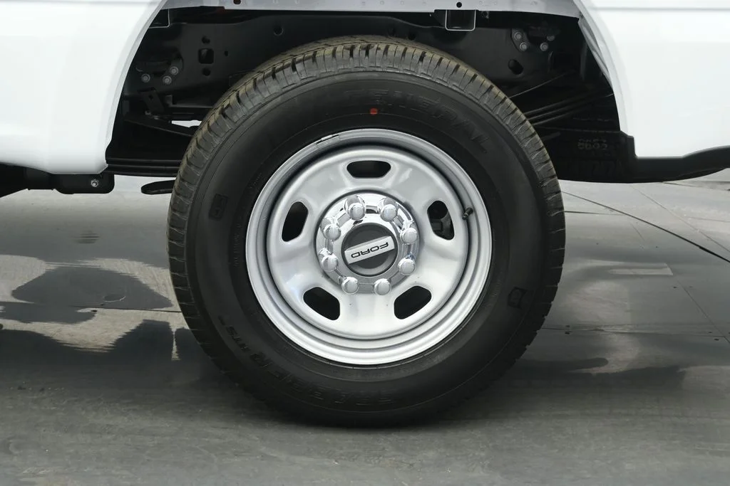 New 2026 Oxford White Ford XL image 14