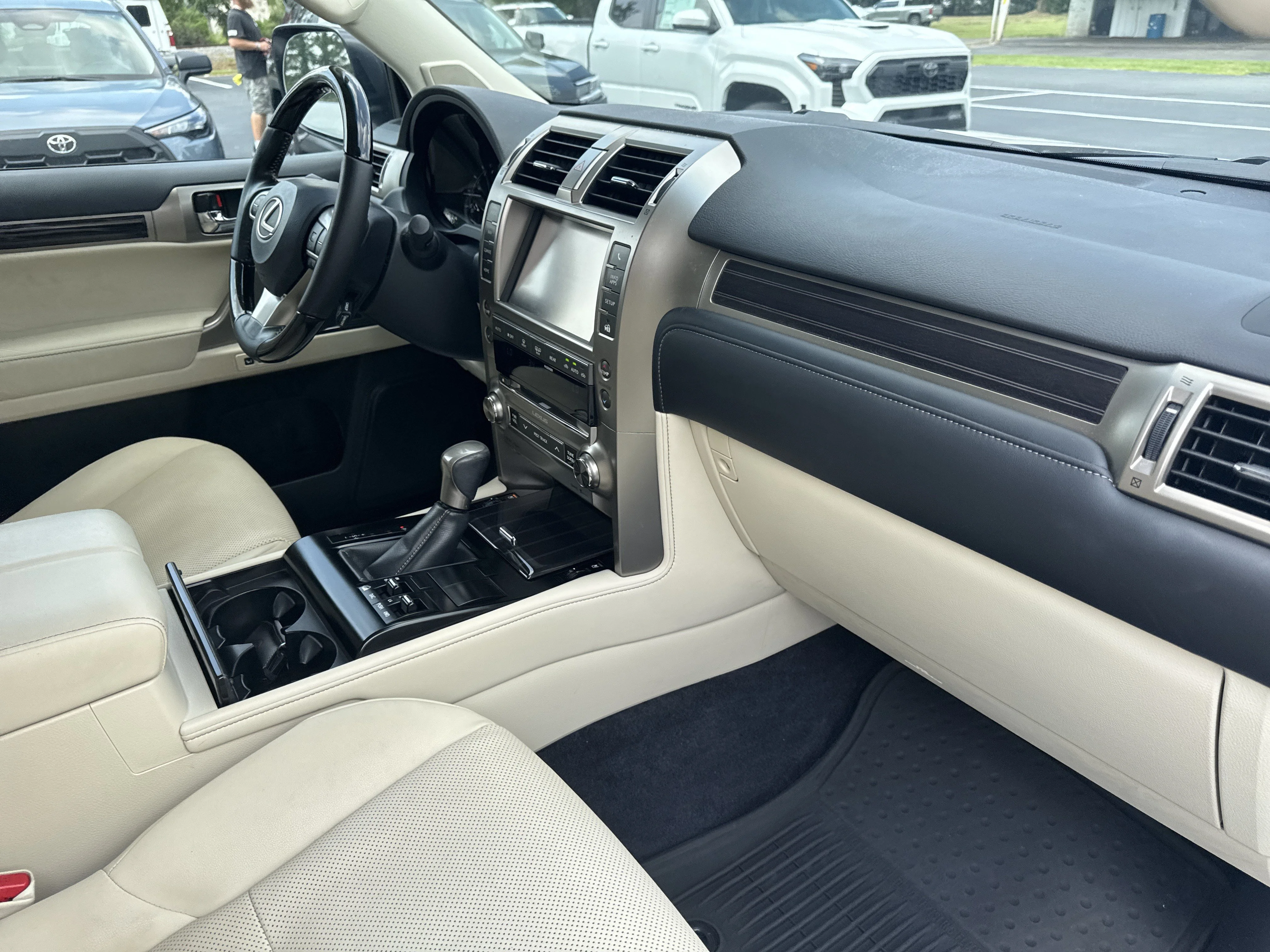 Used 2021 Starfire Pearl Lexus 460 image 35