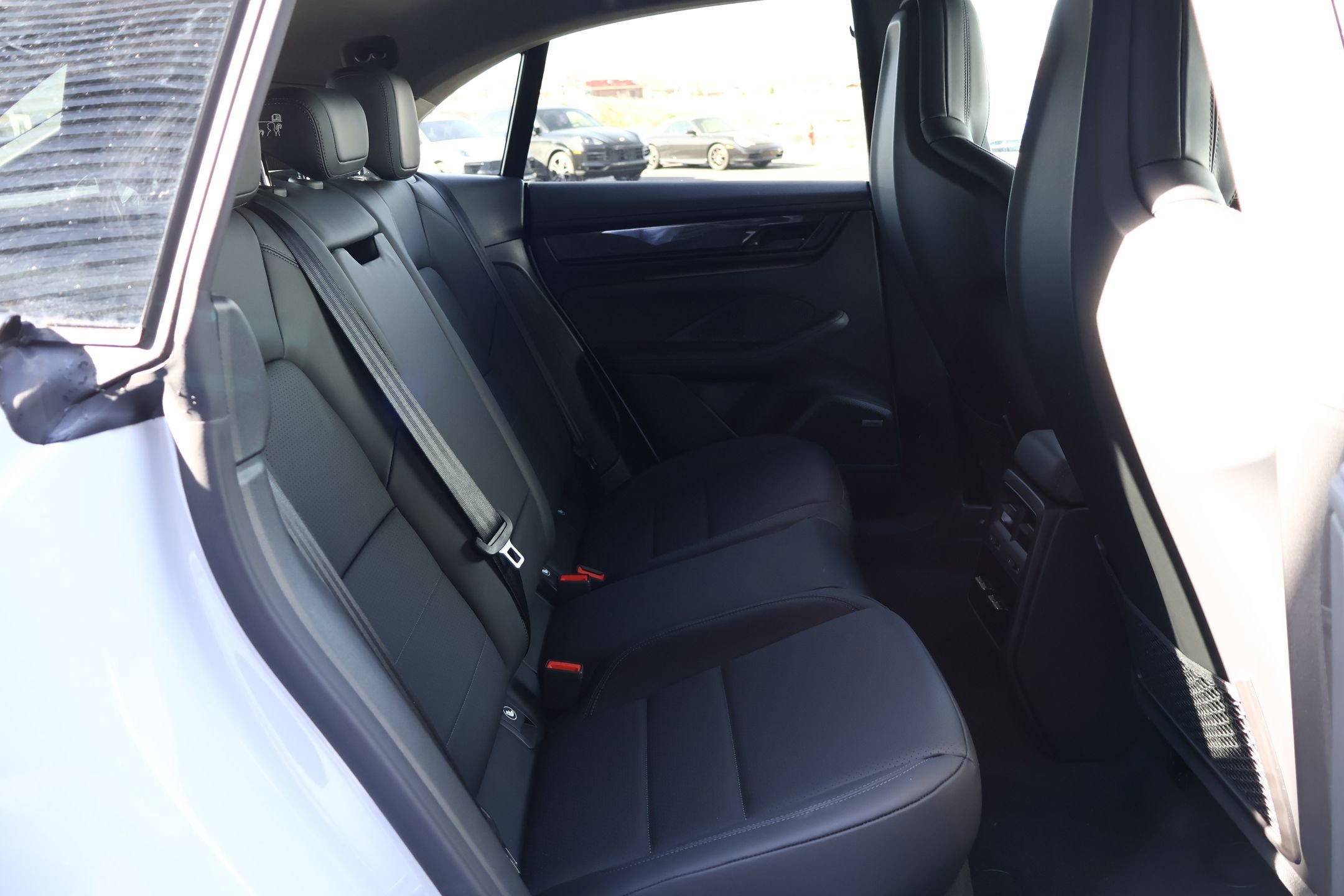 2026 Porsche Macan Turbo Electric - Photo 21