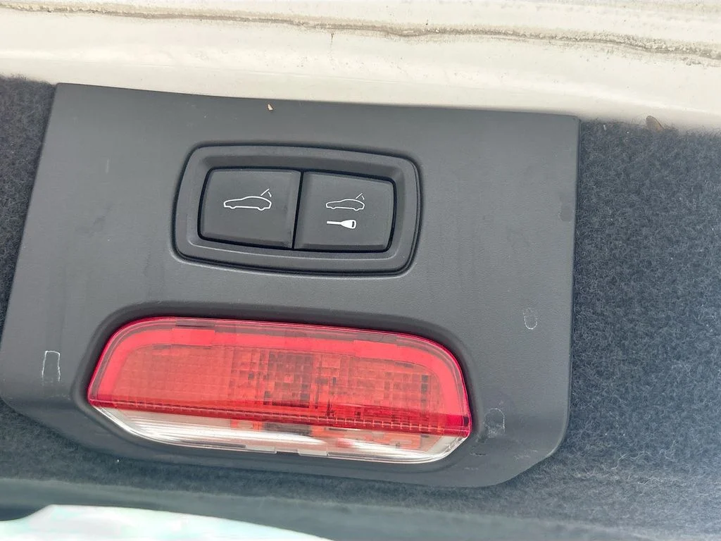 Used 2017 White Porsche Base image 17