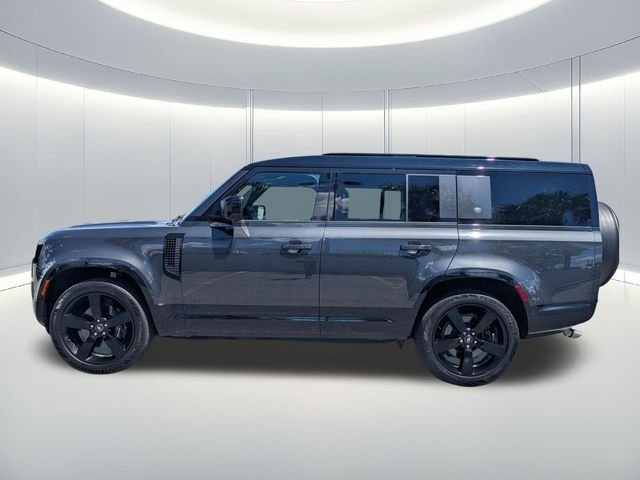 Used 2024  Land Rover V8 image 3
