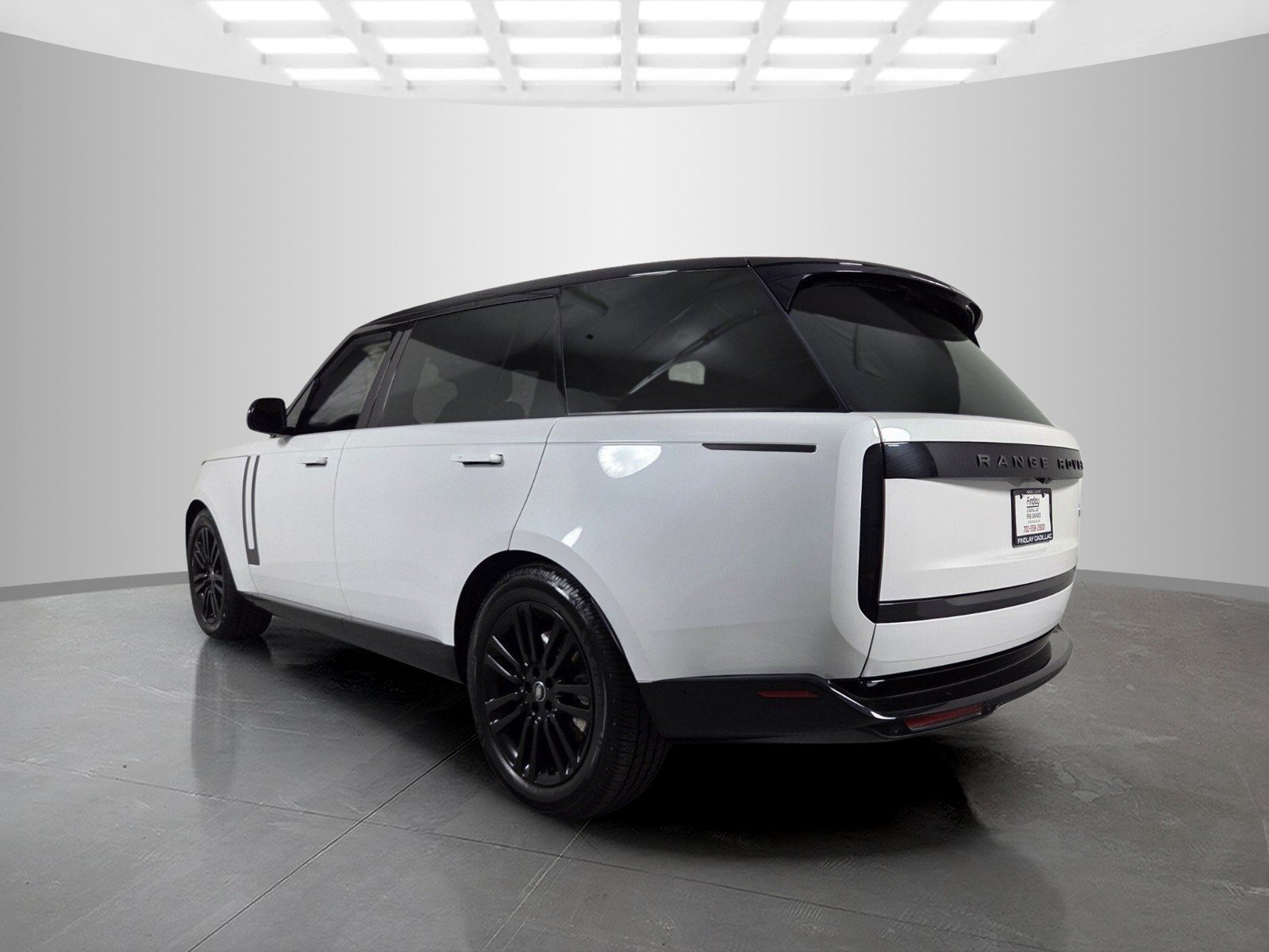 Used 2023 White Land Rover SE image 6