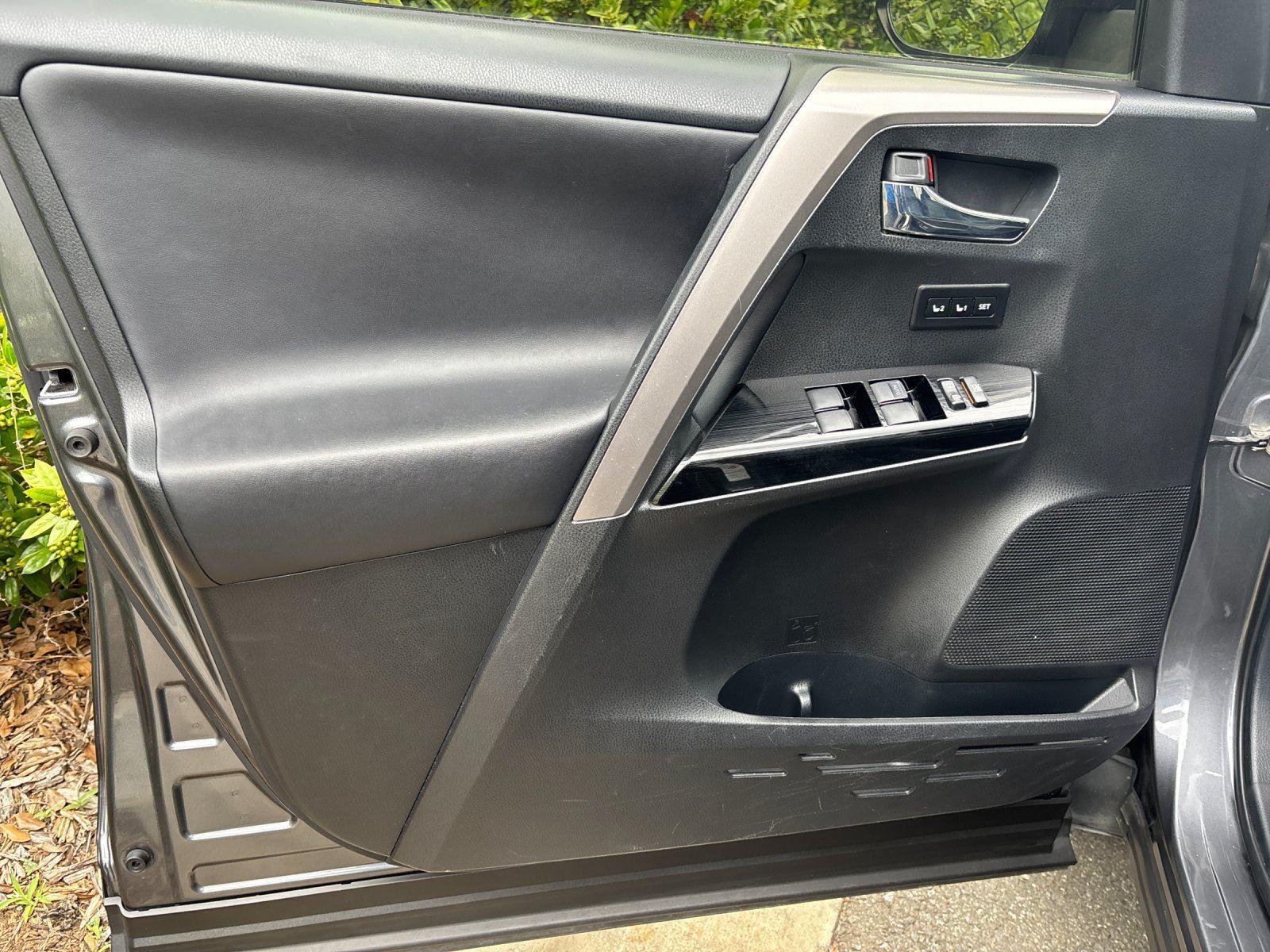 Used 2016 Magnetic Gray Metallic TOYOTA  image 12