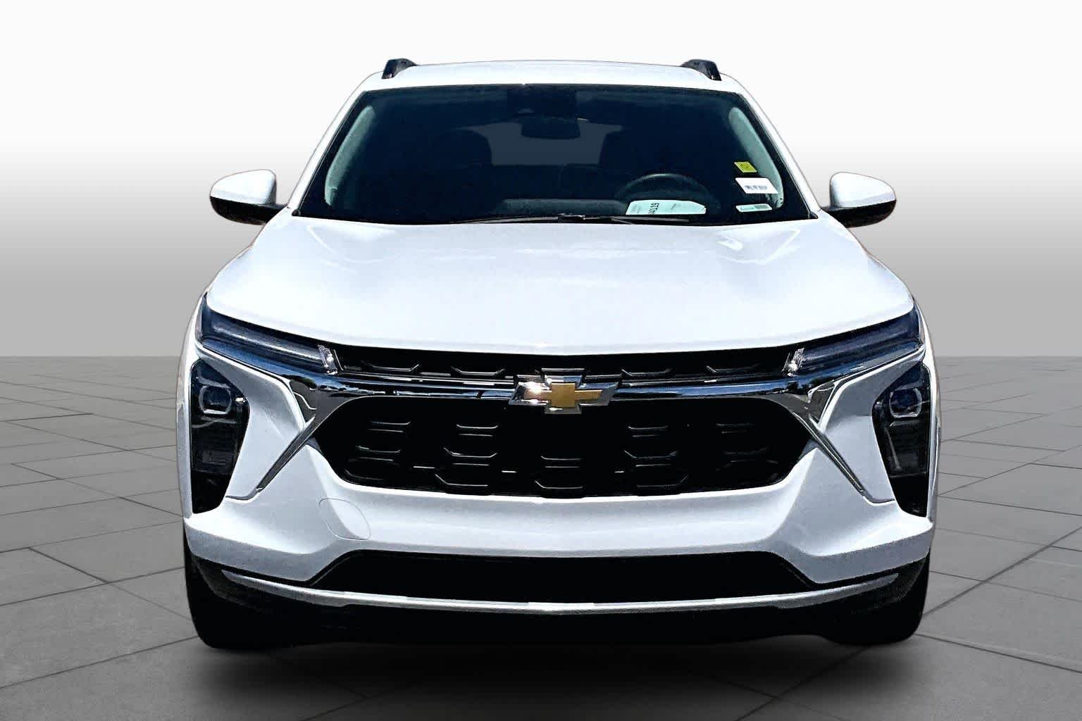 Used 2025 Summit White Chevrolet LT image 4