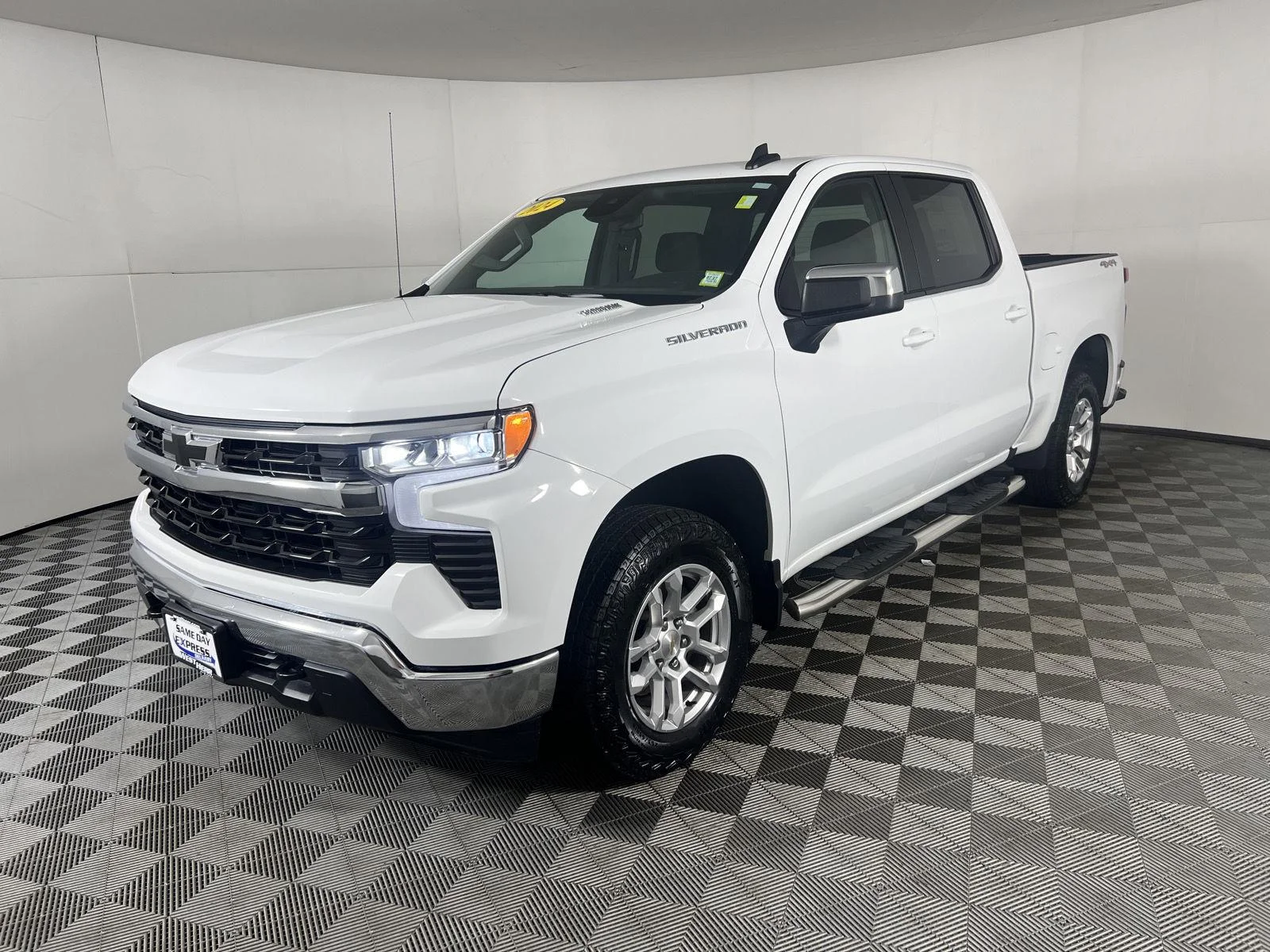 Used 2024 Summit White Chevrolet LT image 42