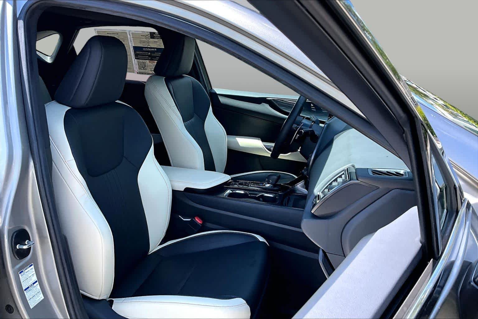 Used 2023 Atomic Silver Lexus Premium image 9