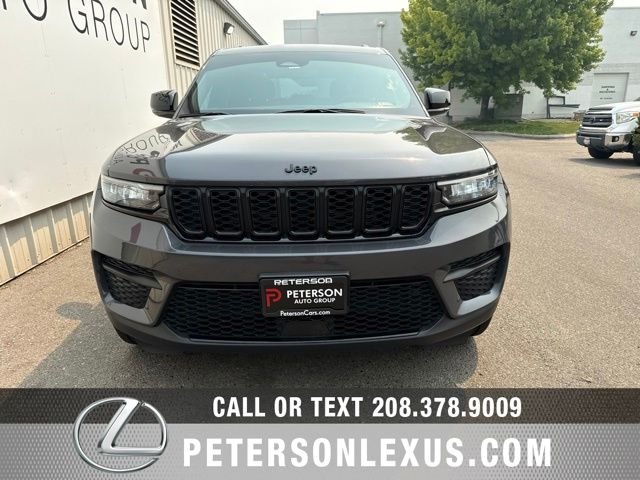 Used 2024 Gray Jeep Altitude X image 9