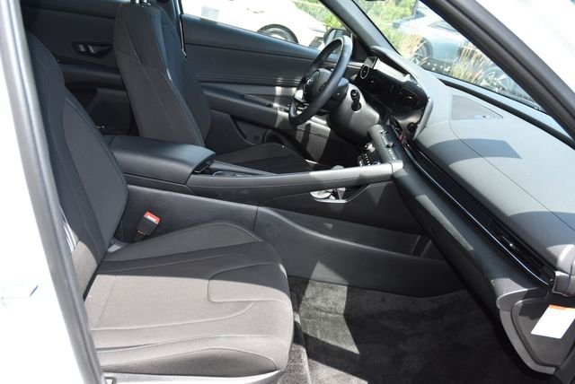 2025 Hyundai Elantra Blue - Photo 13