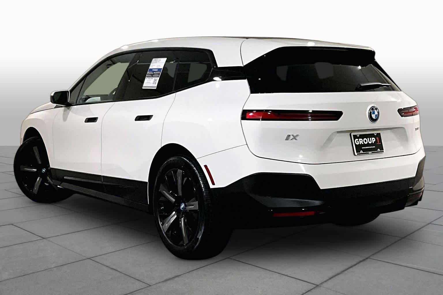 Used 2024 Alpine White BMW xDrive50 image 11