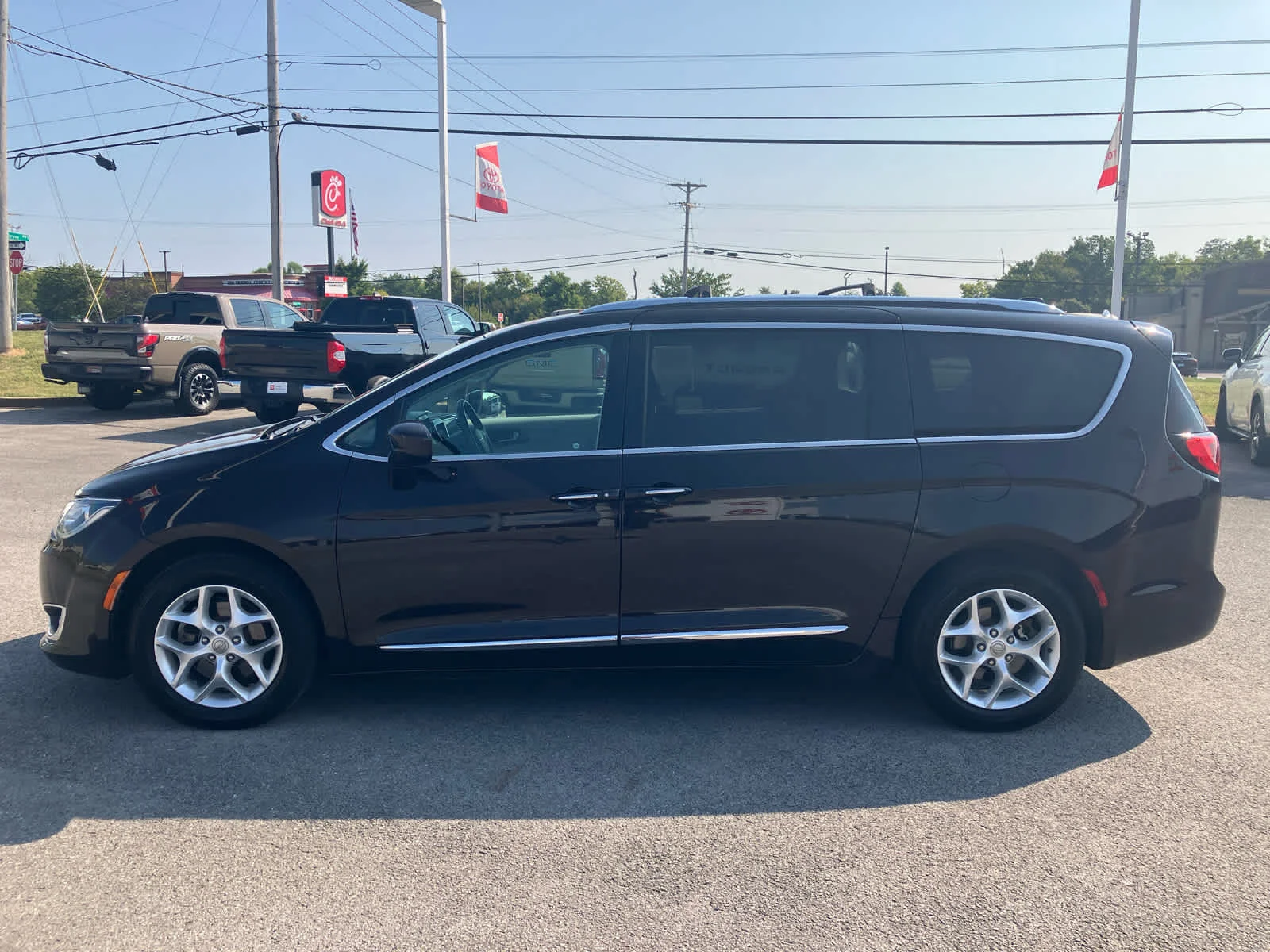 Used 2017 Dark Cordovan Pearlcoat Chrysler Touring-L Plus image 4
