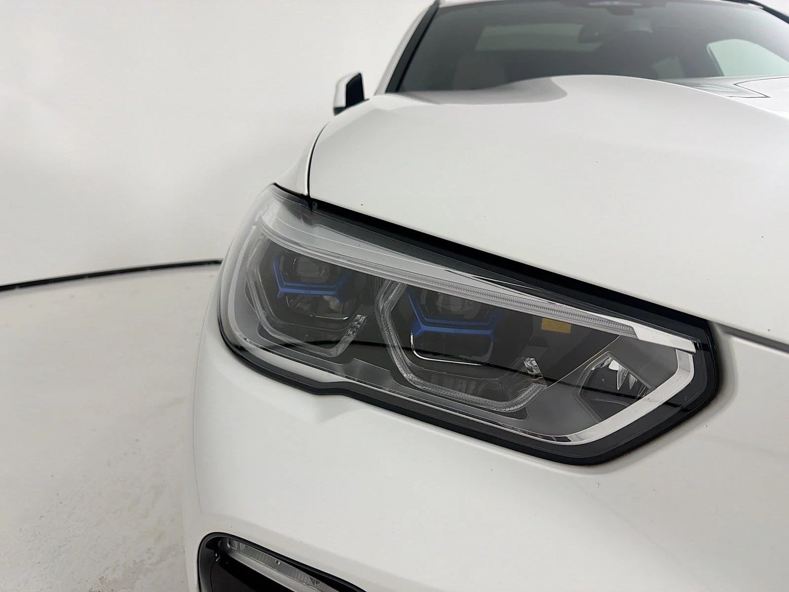 Used 2021 Alpine White BMW M50i image 33