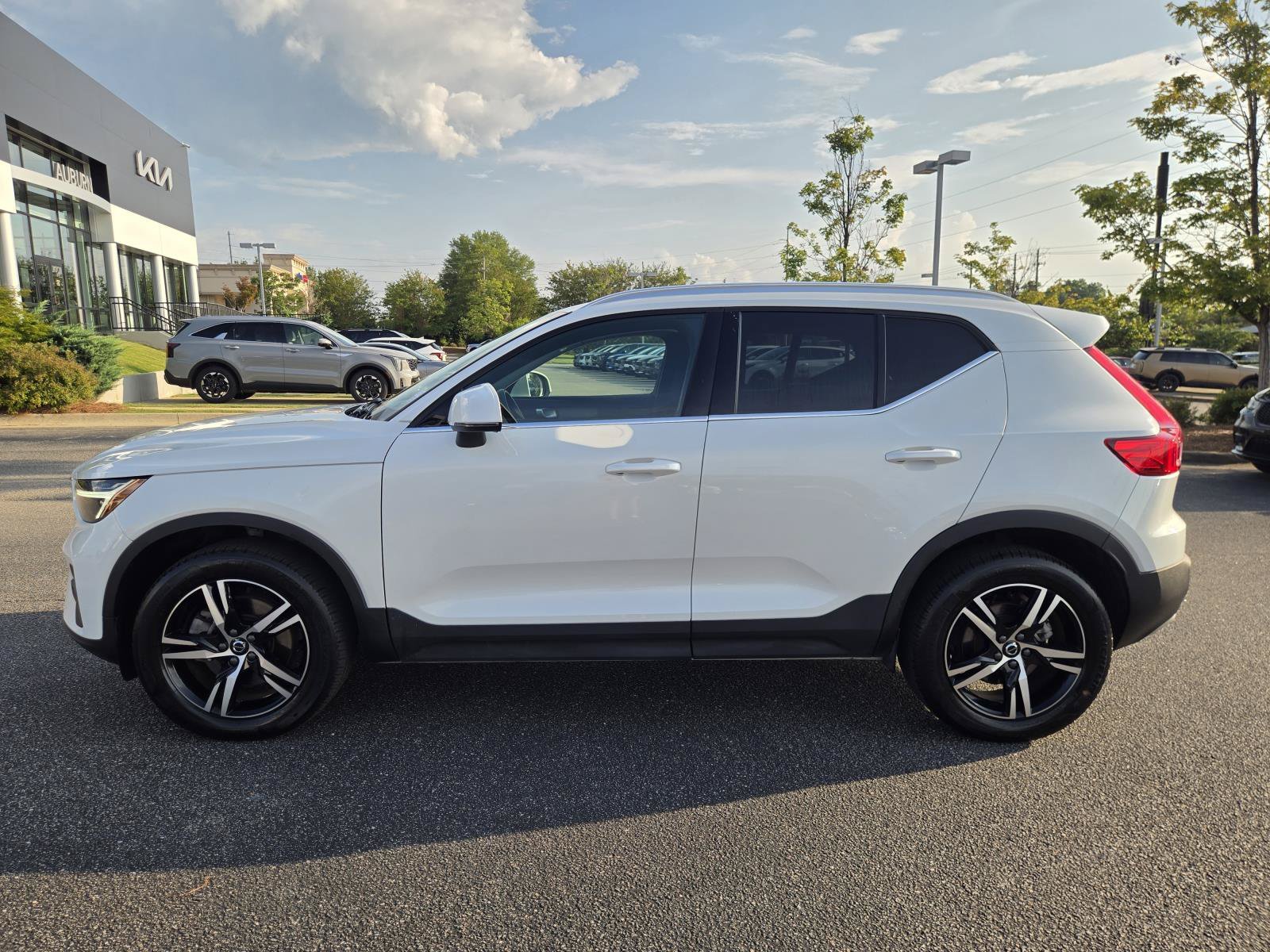2025 Volvo XC40 Core - Photo 12