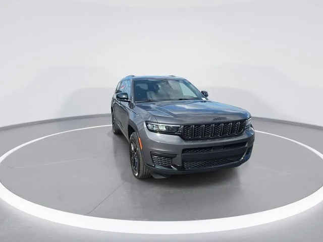 Used 2024 Gray Jeep Altitude image 3