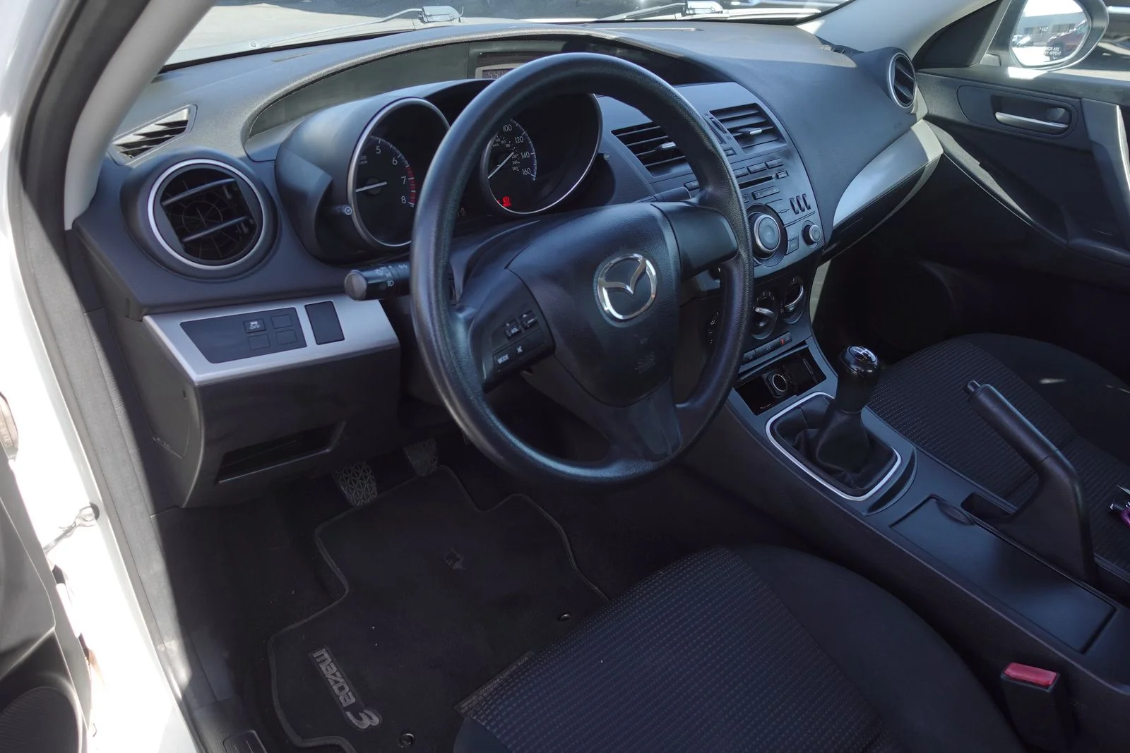Used 2013 Crystal White Pearl Mica Mazda i SV image 9