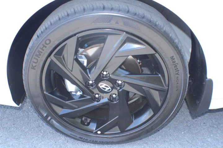 Used 2026 White Hyundai SEL Sport image 5