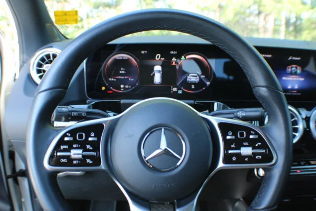 Used 2023 Polar White Mercedes-Benz GLA 250 image 9