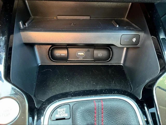 Used 2022 Black Kia Turbo image 20