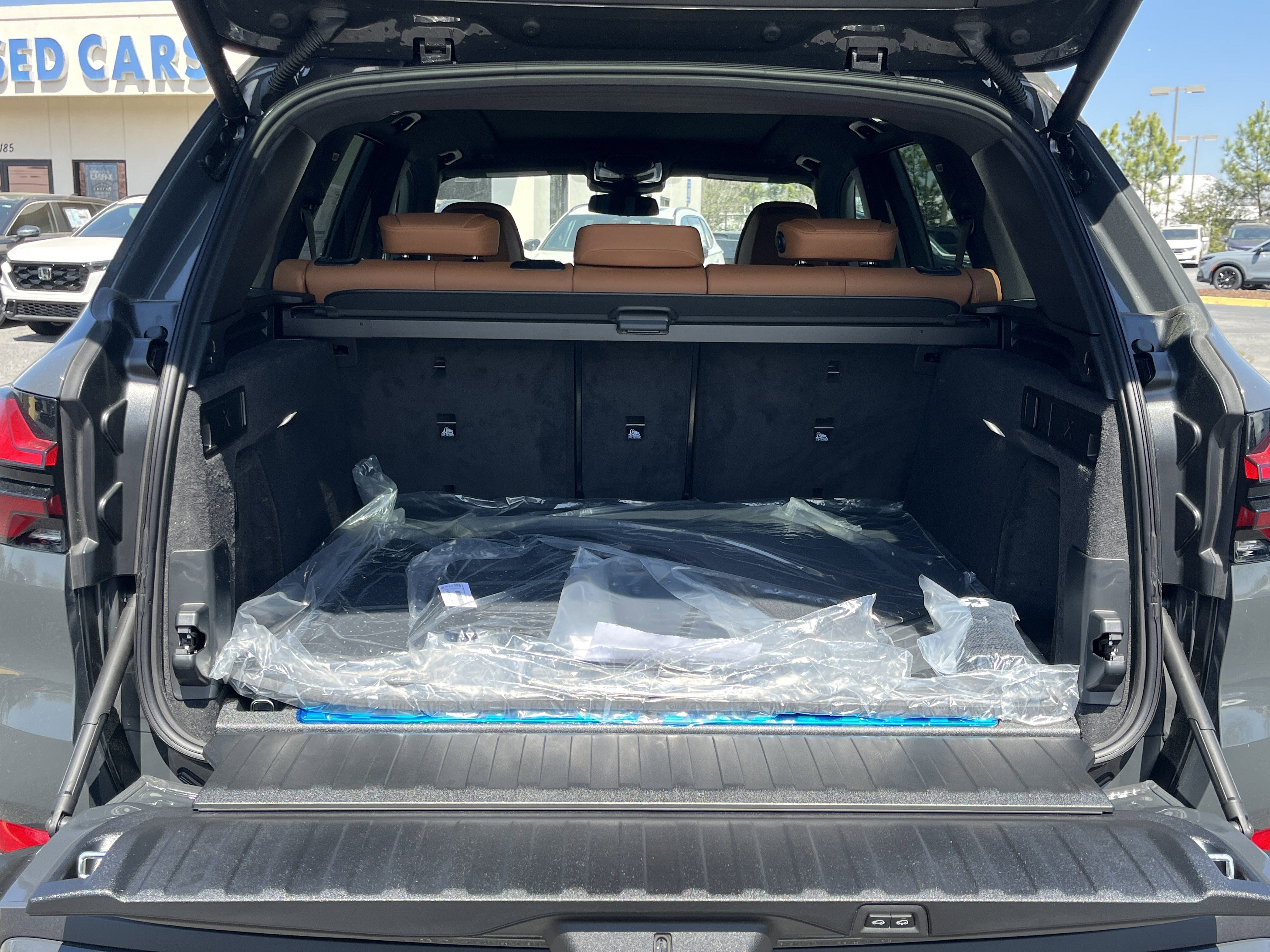 New 2026 Dravit Grey Metallic BMW xDrive50e image 27