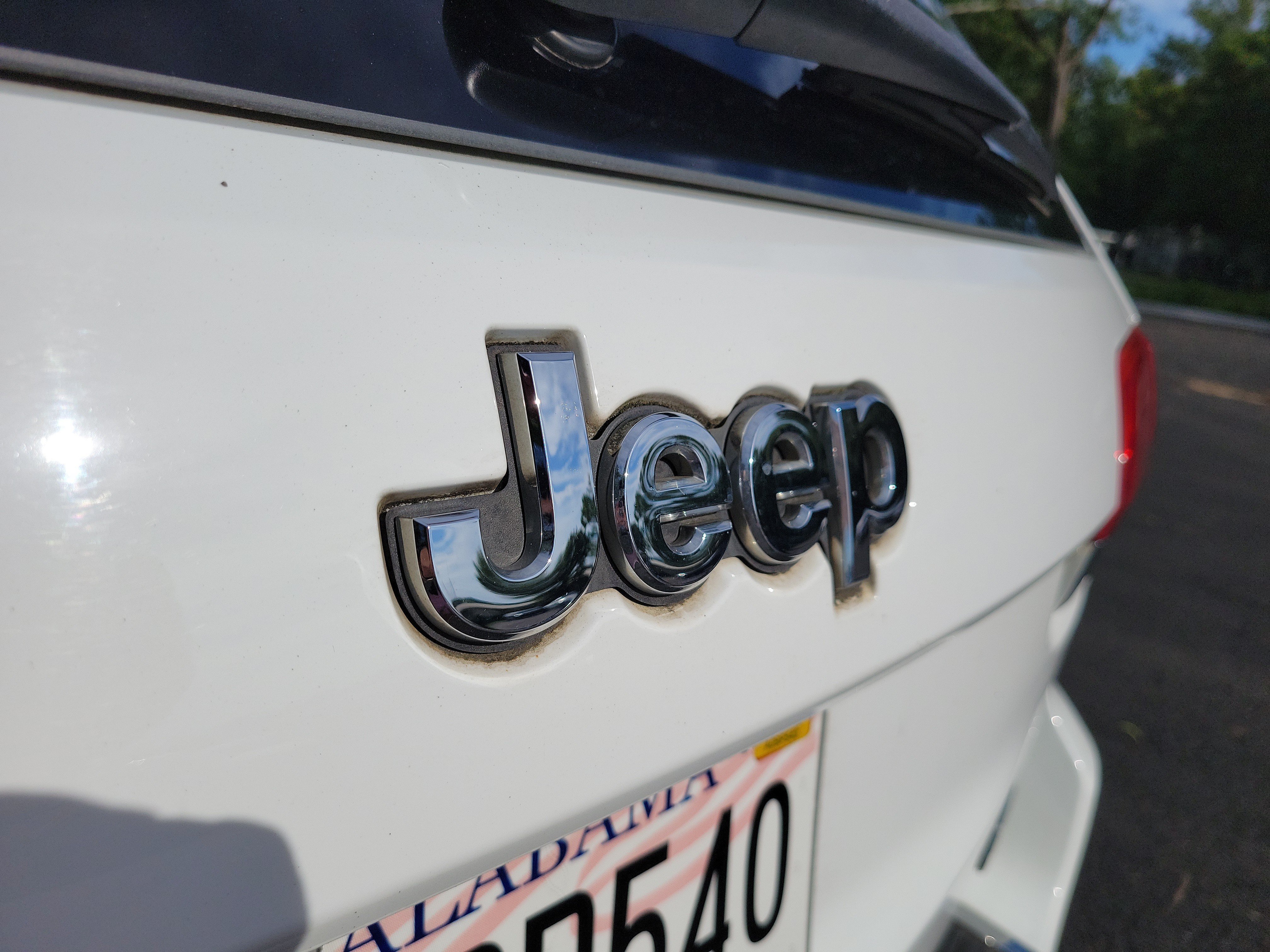 Used 2018 Bright White Clearcoat Jeep Limited image 32