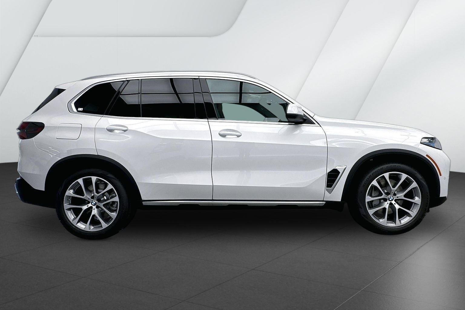New 2026 Mineral White Metallic BMW xDrive50e image 5