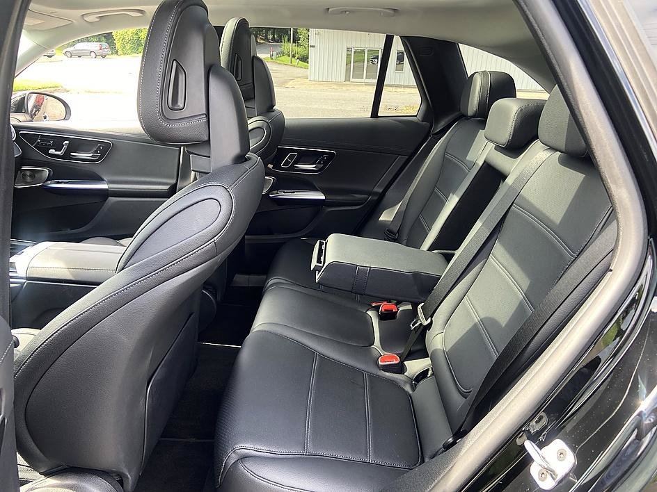 Used 2023 Black Mercedes-Benz GLC 300 image 13