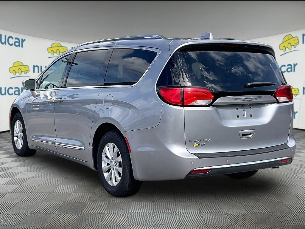 Used 2019 Billet Silver Metallic Clearcoat Chrysler Touring L image 4