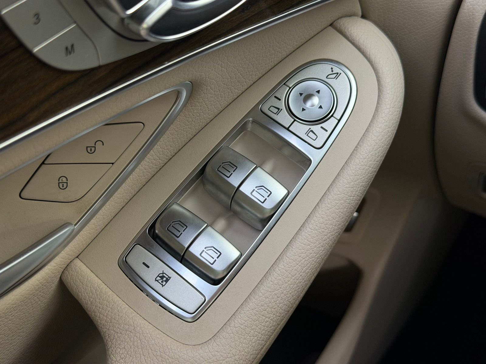 Certified Used 2021  Mercedes-Benz GLC 300 image 19
