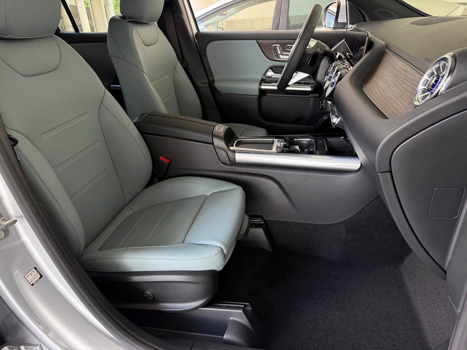 New 2026 Cirrus Silver Metallic Mercedes-Benz GLA 250 image 36