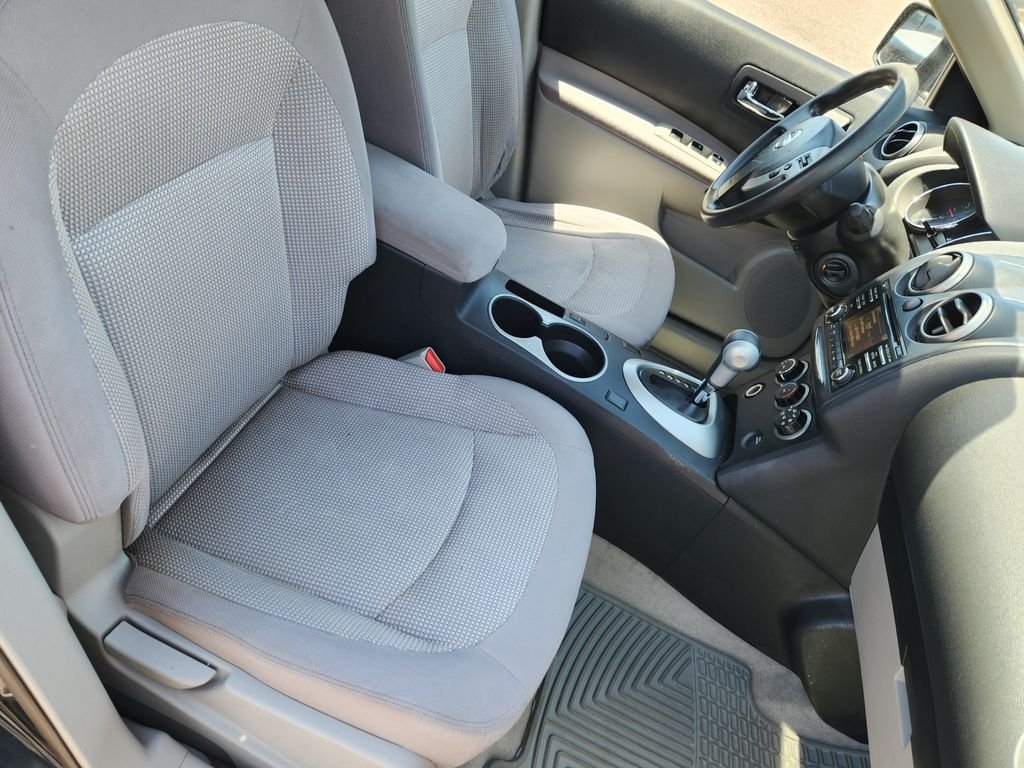 Used 2013 Blue Nissan SV image 11
