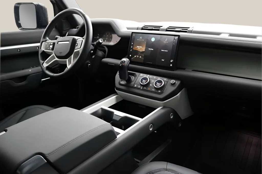 Used 2025 White Land Rover S image 20