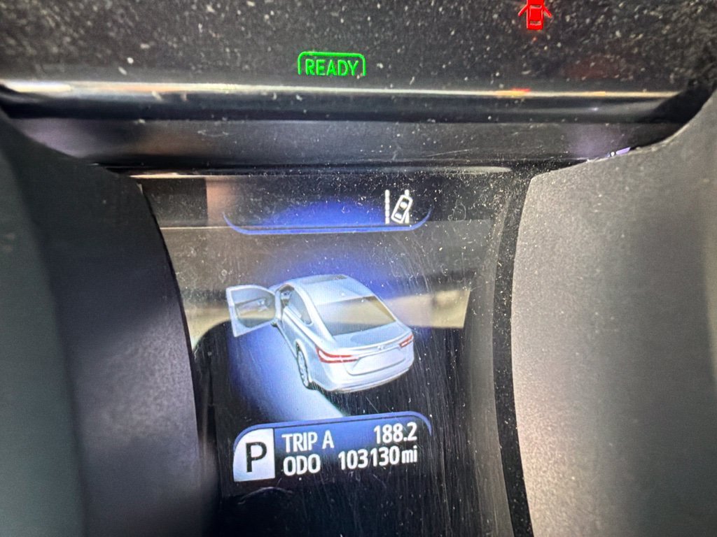 Used 2017  Toyota Limited image 4