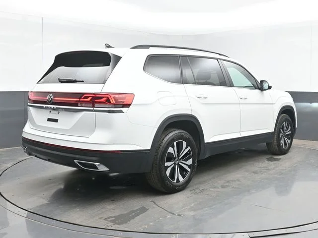 Used 2024 White Volkswagen 2.0T SE image 9