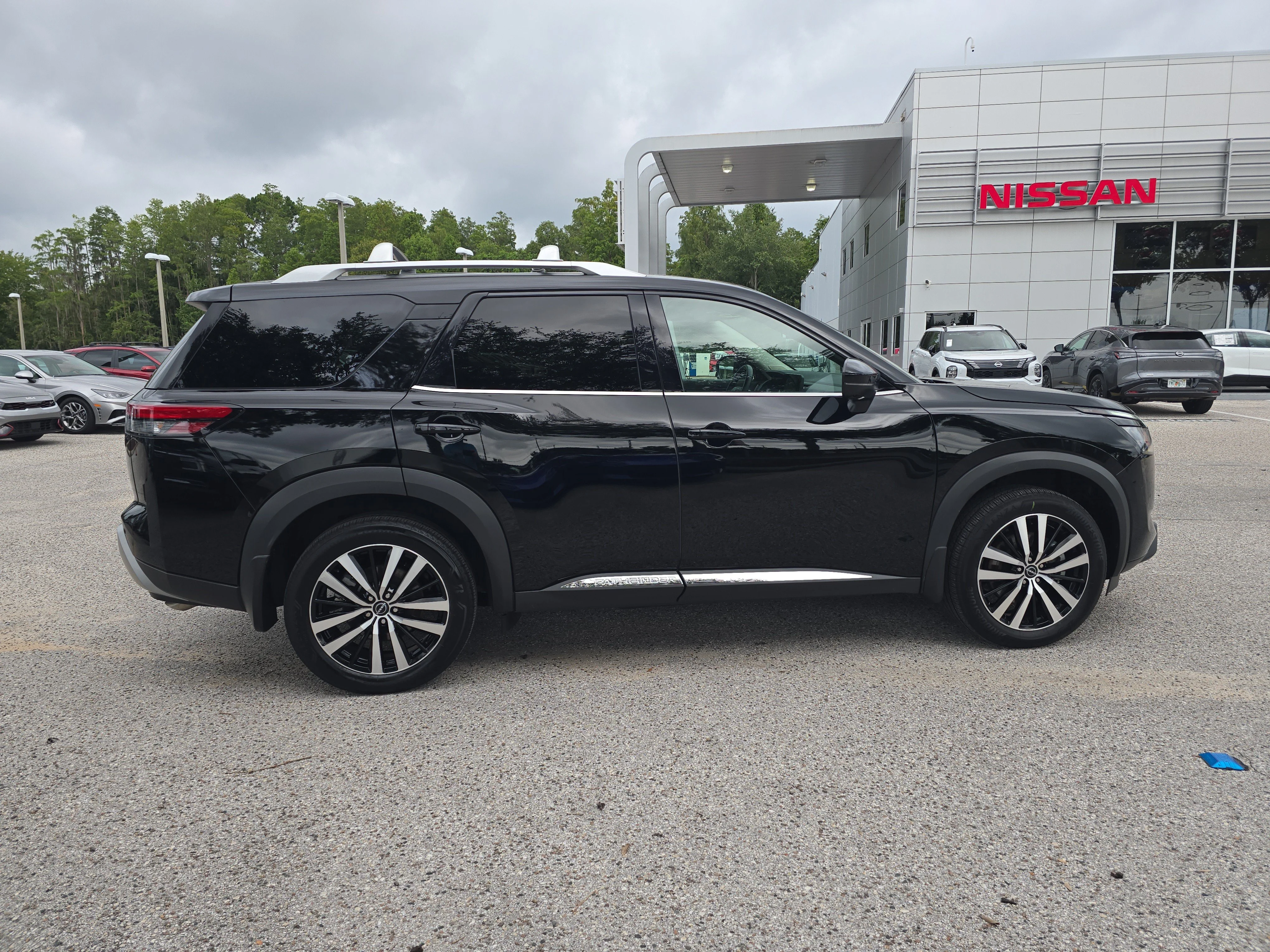 Certified Used 2025 Super Black Nissan Platinum image 9