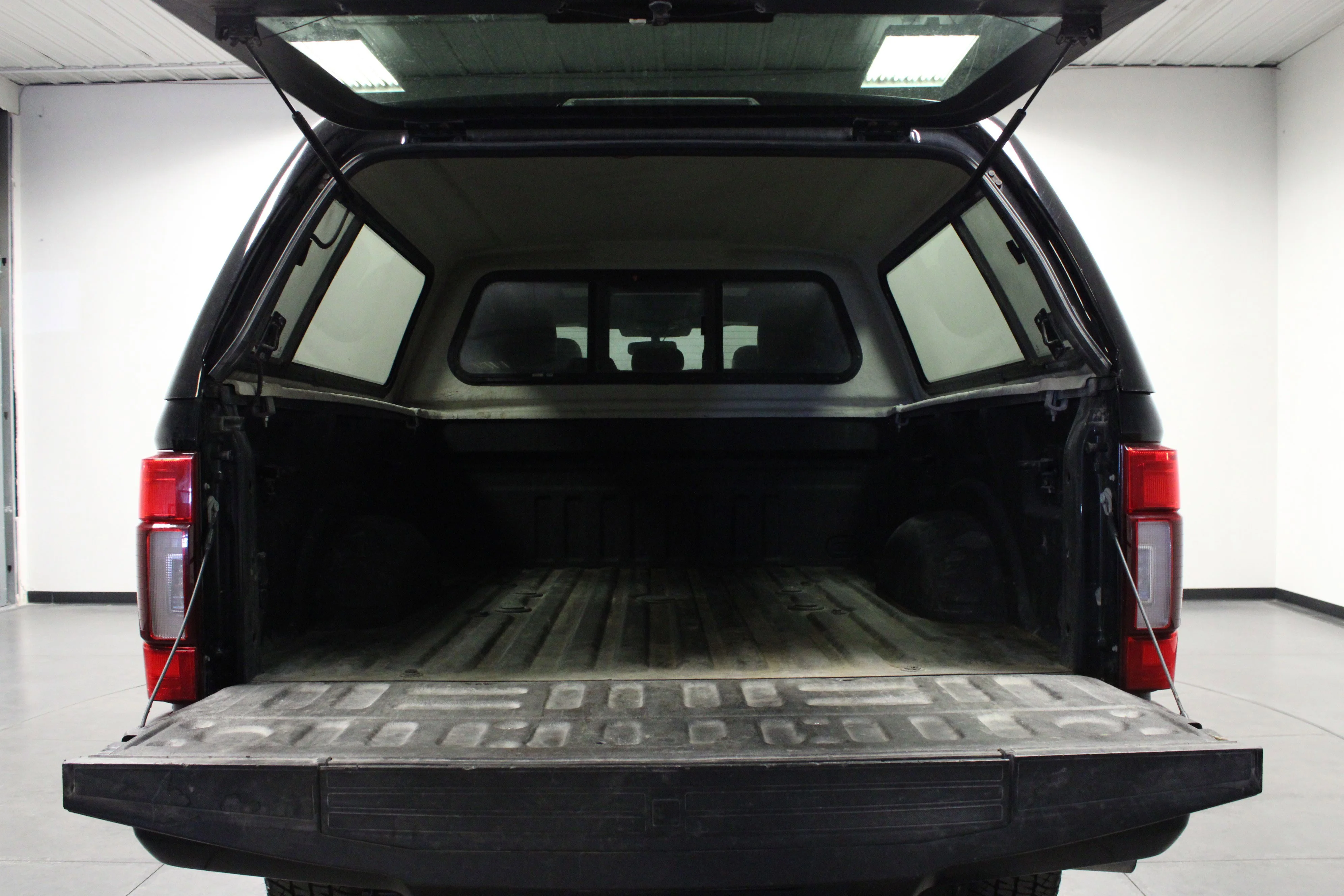 Used 2021 Agate Black Metallic Ford Platinum image 14