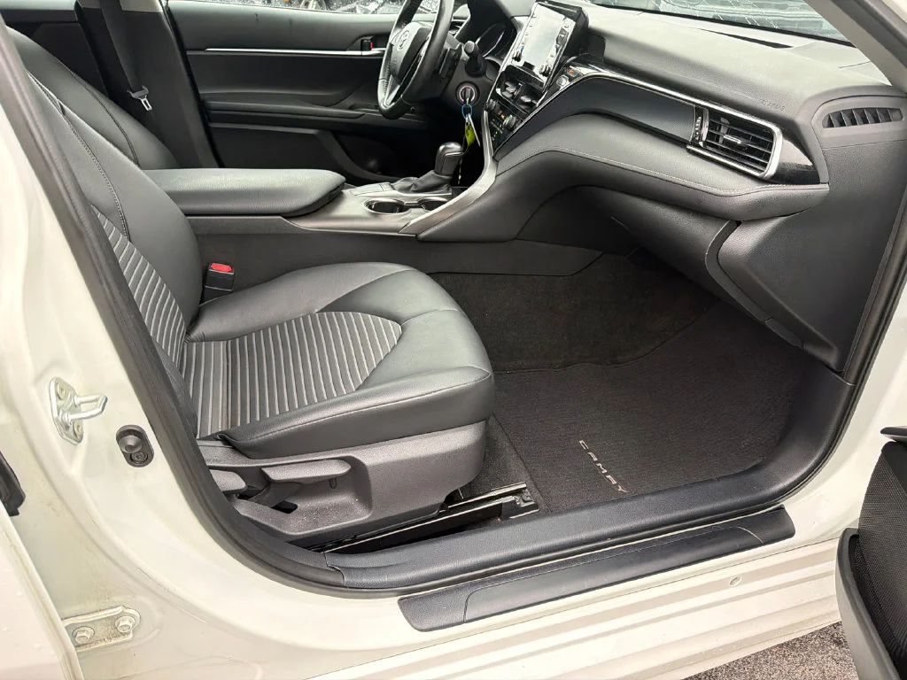 Used 2022 White Toyota SE Nightshade image 13