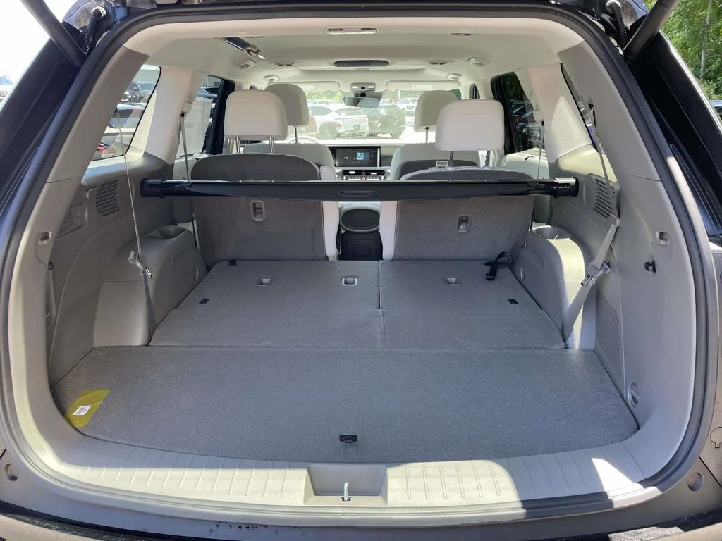 New 2026 Black Hyundai SEL Premium image 9