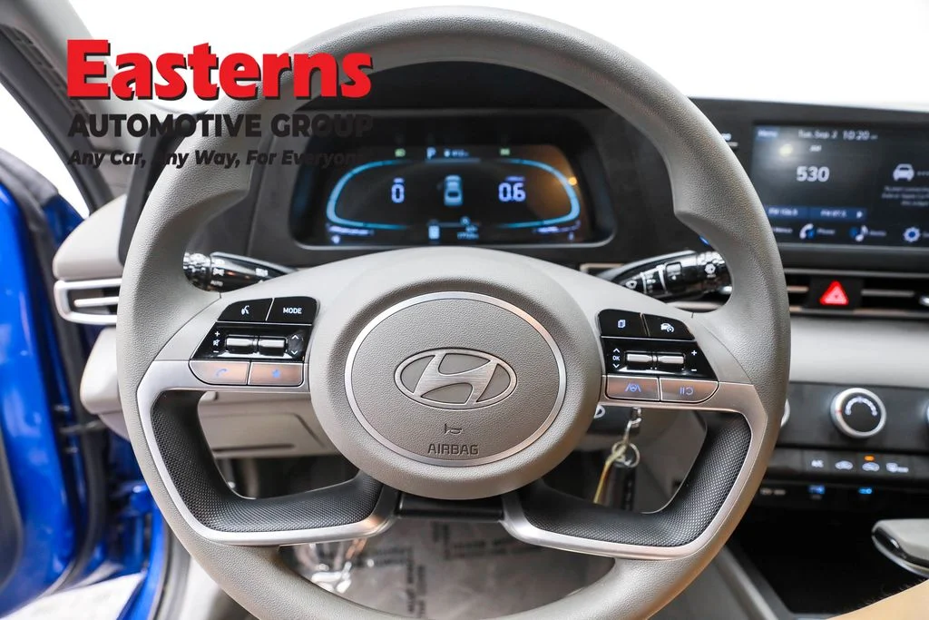 Used 2024 Blue Hyundai SE image 10