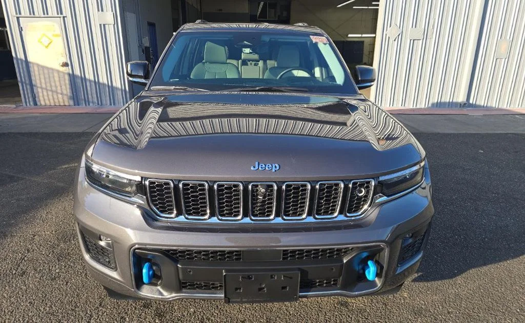 Used 2022 Gray Jeep Overland 4xe image 2