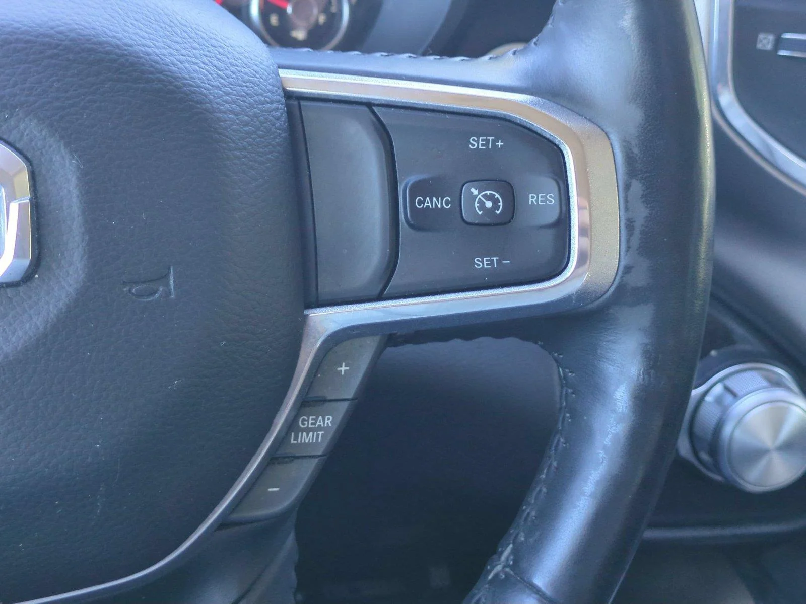 Used 2019 Billet Silver Metallic Clearcoat Ram Laramie image 20