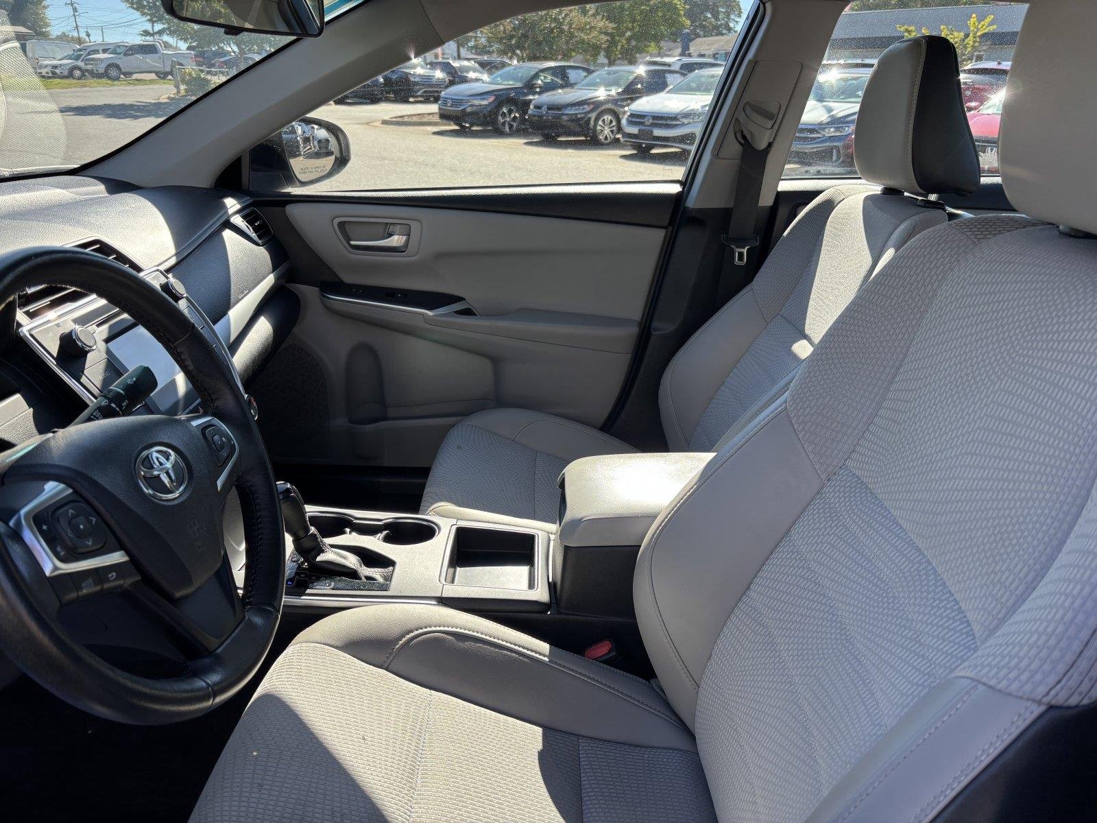 Used 2017 Blizzard Pearl Toyota SE image 12