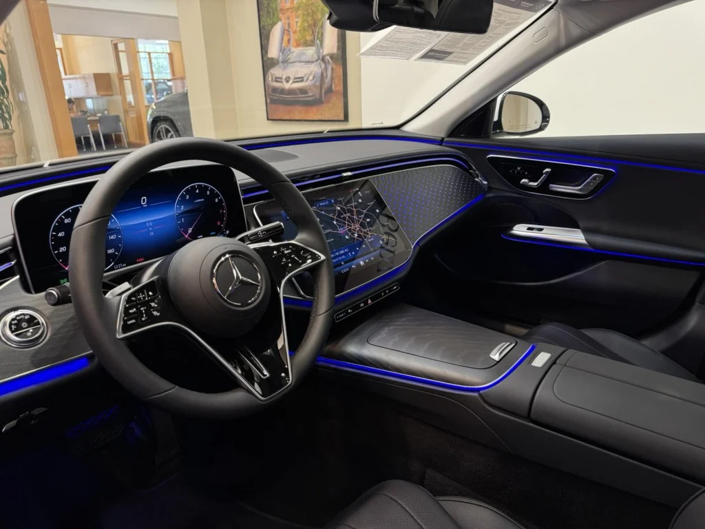 2025 Mercedes-Benz E-Class E350 - Photo 6