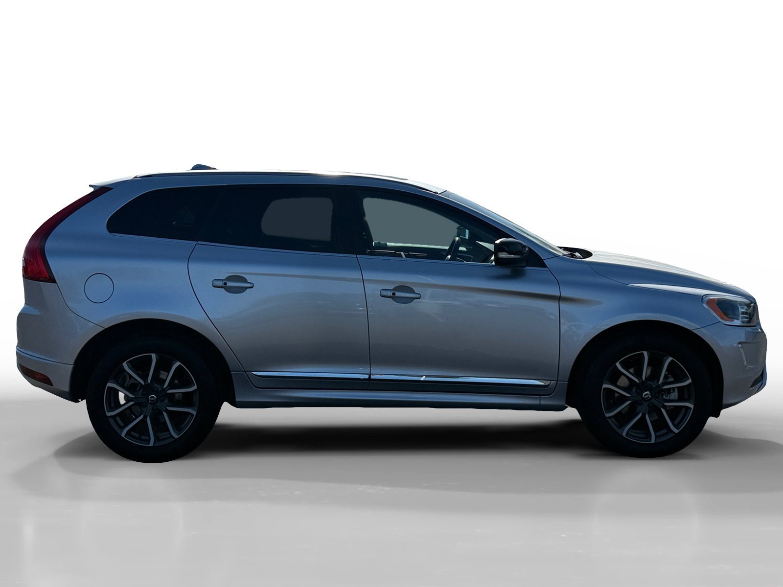 Used 2017 Bright Silver Metallic Volvo T6 Dynamic image 6