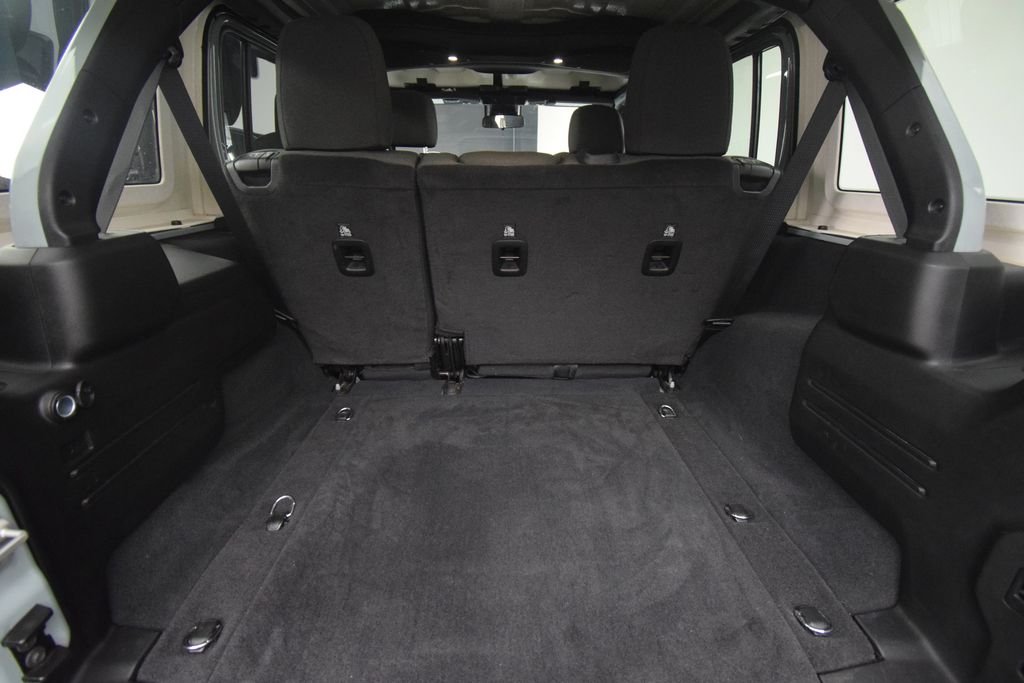 Used 2024 Earl Clearcoat Jeep Sport image 31