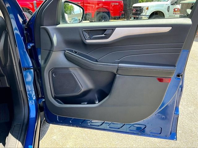 Used 2022 Blue Ford SE image 19