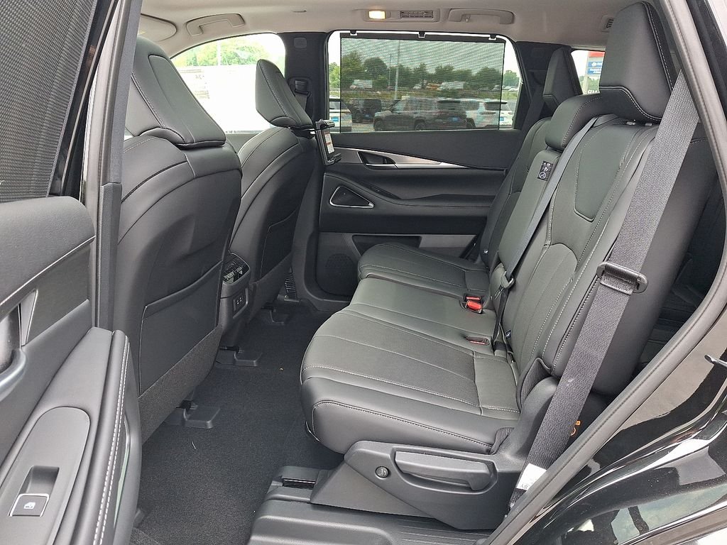 Used 2026 Black INFINITI LUXE image 11