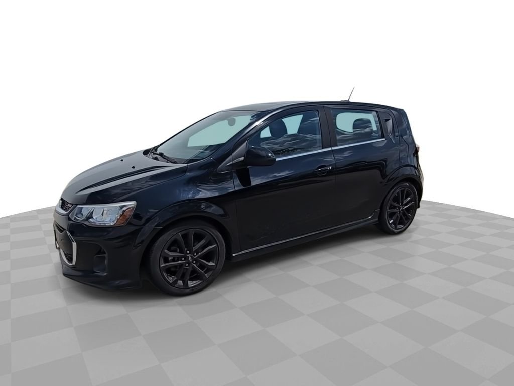 Used 2018 Black Chevrolet Premier image 4